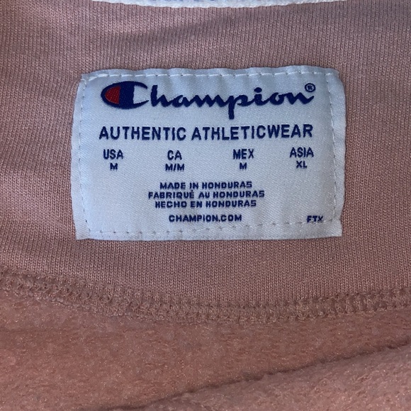Woman’s light pink Champion Crewneck 🩷 - Picture 4 of 4
